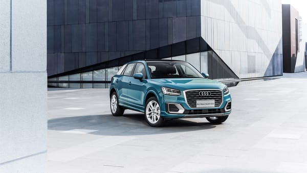 Обои Синий кроссовер Audi Q2 L 35 TFSI Quattro 2018 года
